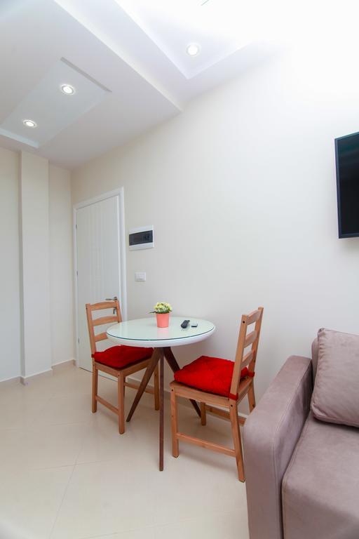 Blue Sea Apartments Sarandë Habitación foto